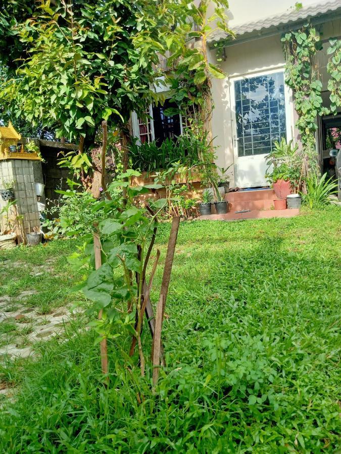 Kol House Bed & Breakfast Phnom Penh Exterior photo
